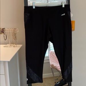 Black Avia Crop Leggings, size large